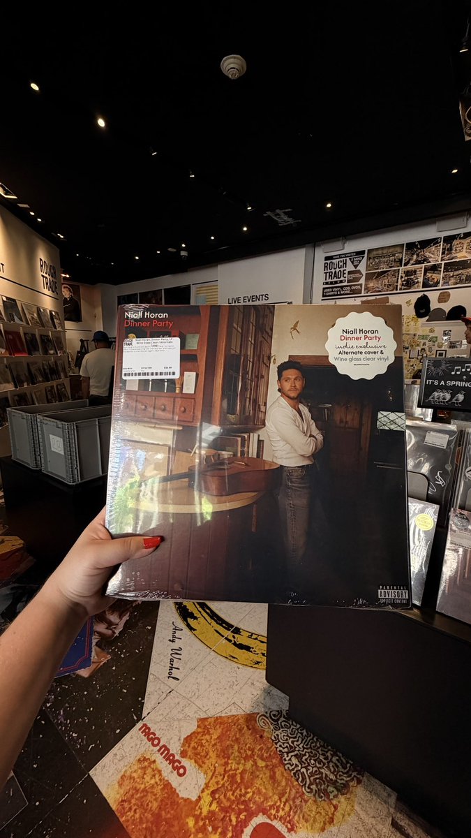 rulesnh's tweet photo. Just pickup the indie variant of dinner party and I’m obsessed!!!!!!! 🤍🤍@RoughTrade https://t.co/Tn5lHCvYXI