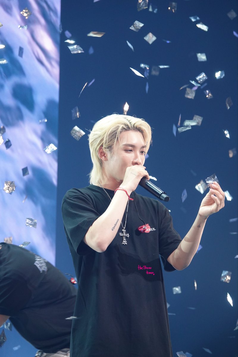 thethreetimer's tweet photo. two kids playing with confetti 🥹😆

05.06.2026

BN Check in Tokyo
#BossNoeulFancon_in_Tokyo

#BossNoeul https://t.co/H74KWg05il