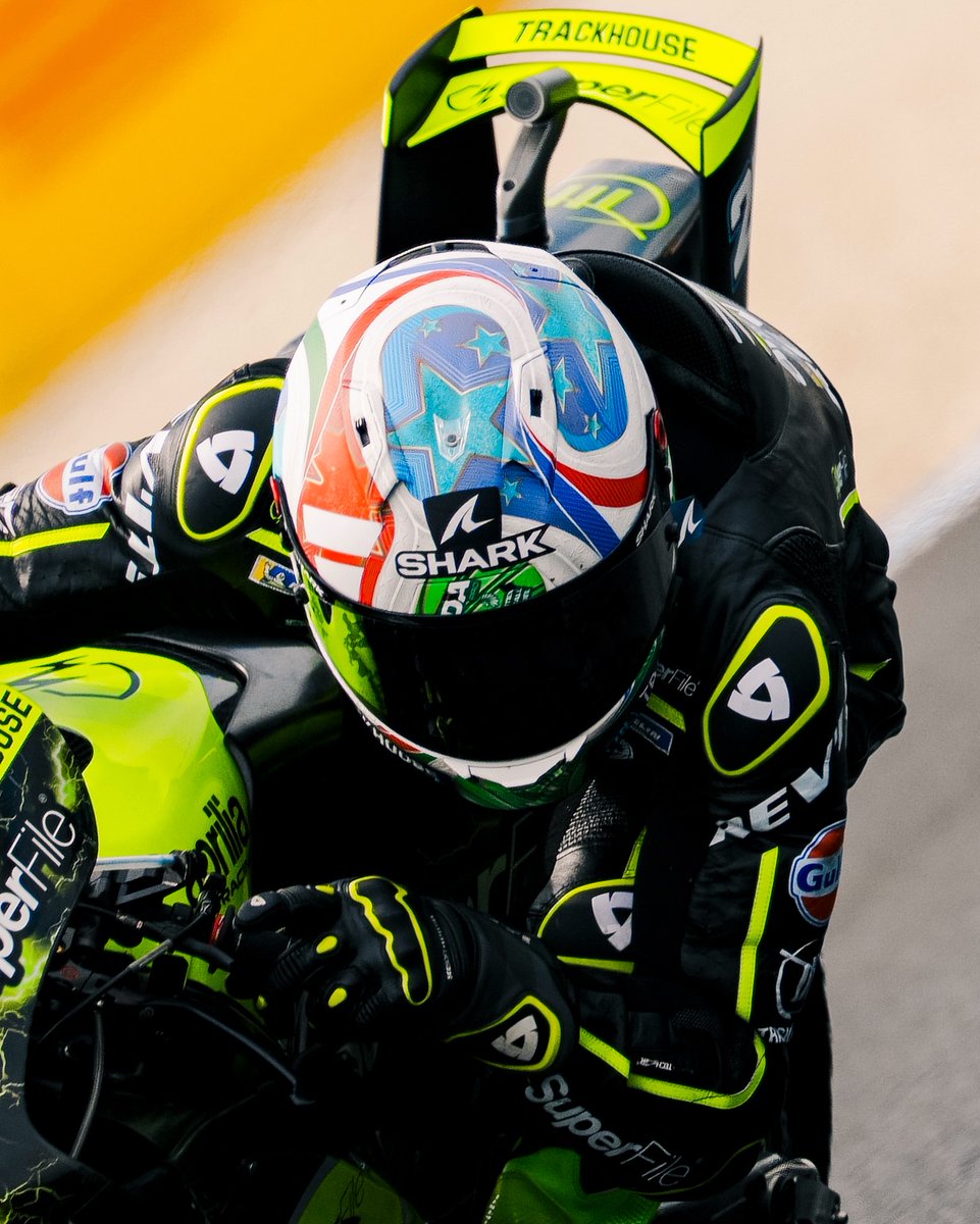 ApriliaPlanet's tweet photo. VAMOS ‼️ @25RaulFernandez 
❤️💪🏻🇪🇸❤️💪🏻🇪🇸❤️💪🏻🇪🇸
.
#ComeOnGuys ‼️ #MotoGP
@TrackhouseMoto  ❤️💪🏻🇺🇸
@TeamTrackhouse  ❤️💪🏻🇺🇸
@ApriliaOfficial  ❤️🇮🇹🔥
. https://t.co/v7UyHGYB6X