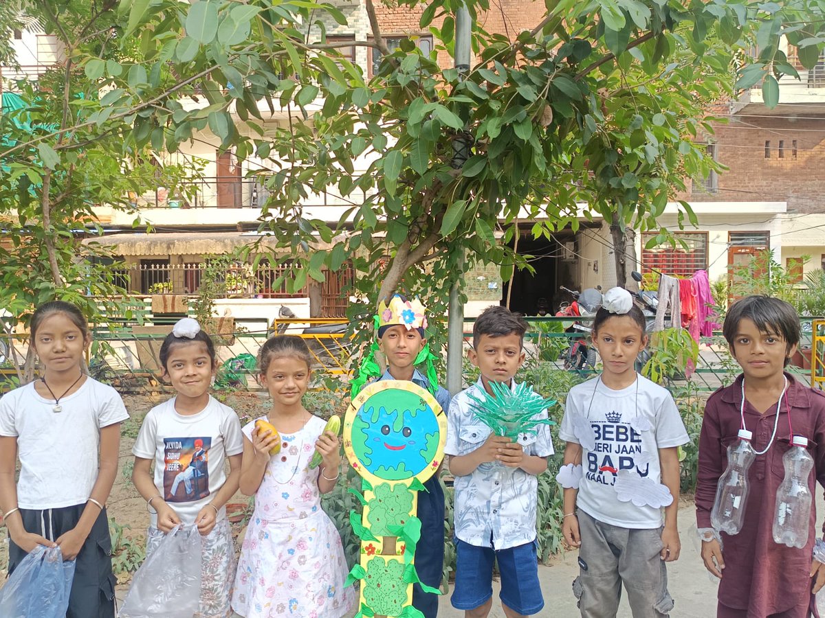 SchoolEduChd's tweet photo. Nature became the canvas, and creativity became the voice. 
On #WorldEnvironmentDay, students expressed their love for nature through vibrant artworks, spreading the message of conservation, sustainability, and environmental stewardship. Every brushstroke reflected a commitment to a greener future.
#ArtForNature #ChandigarhSchools #LoveNature #GoGreen #EnvironmentalAwareness
@EduMinOfIndia
@DselEduMinistry
@chandigarh_admn