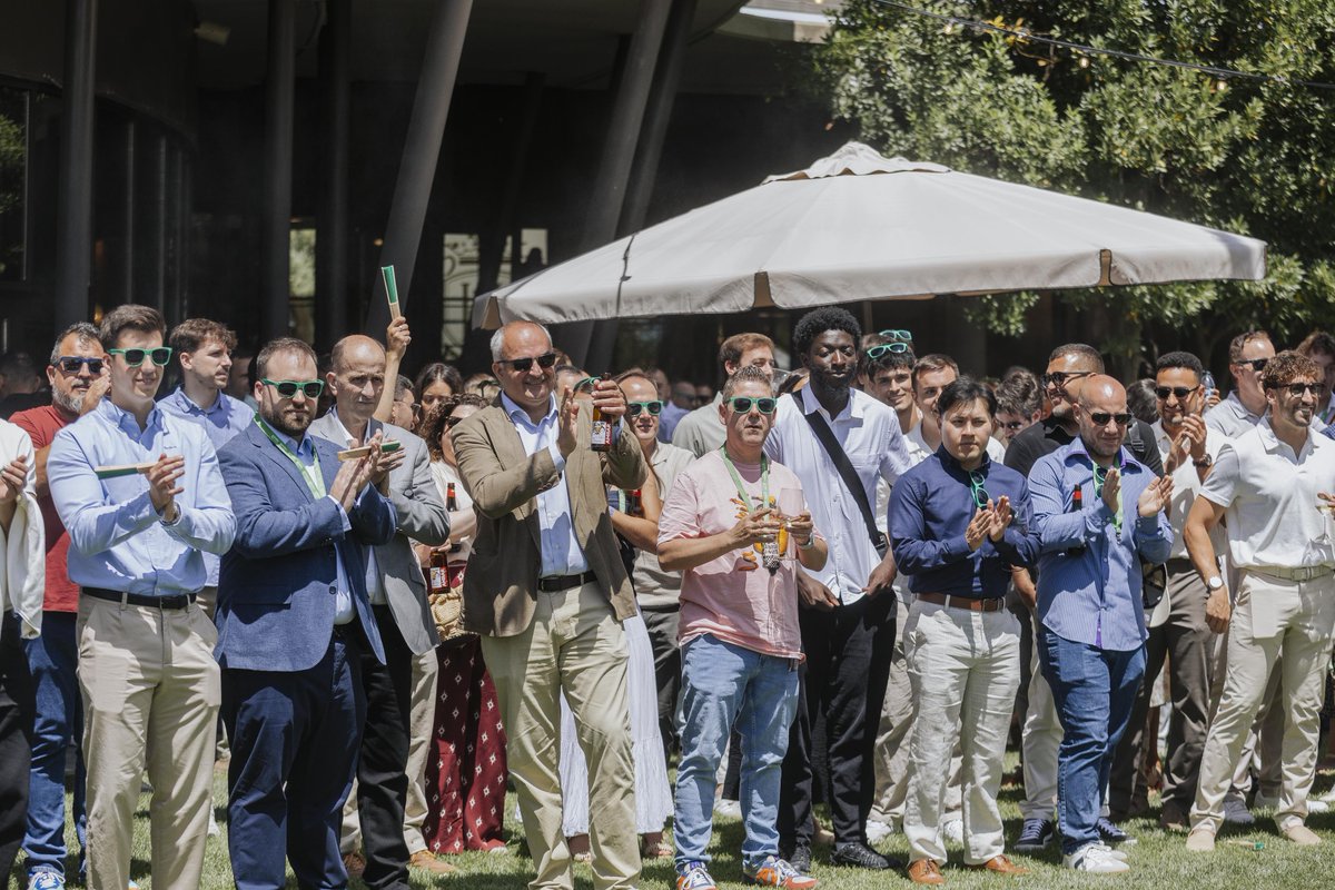 levitec_'s tweet photo. Llegó uno de los días más esperados del año en Levitec. 

Hoy nos reunimos todo el equipo en nuestra tradicional comida de verano para pausar el día a día y celebrar todo lo que construimos juntos. https://t.co/KxsqoMAt1Q