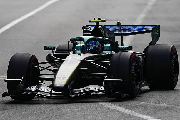 MotorTimeES's tweet photo. 😠 Fernando Alonso lanza un dardo a la Fórmula 1. "No creo que esta sea la mejor pista para estos coches. Es probablemente la peor generación de coches que he pilotado en Mónaco. La manera de recargar la batería con la frenada, y al levantar, genera inconsistencia en el freno motor del coche. Si tienes la batería llena, no tienes freno motor. Los coches híbridos no deberían competir".

😅 También mira a su equipo, mucho que hacer en el AMR26. "En cuanto al agarre, no estamos contentos con el eje delantero. Parece que tenemos un subviraje crónico que no conseguimos resolver. Hemos hecho un par de cambios en la configuración. Es un tema complicado. Por el momento, la forma en que el coche reduce de marcha y la velocidad a la que se abordan las curvas son demasiado inconsistentes. No es fácil de conducir".

#F1 #MonacoGP🇲🇨