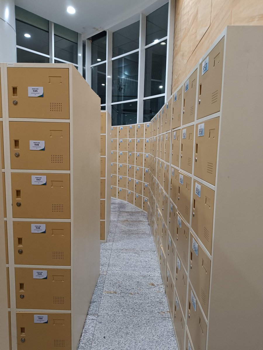 ferro_nimo's tweet photo. Probably not as 'liminal space' as the other's, but i feel like if Indonesian's backroom had levels these could work https://t.co/V0WOdYneDy