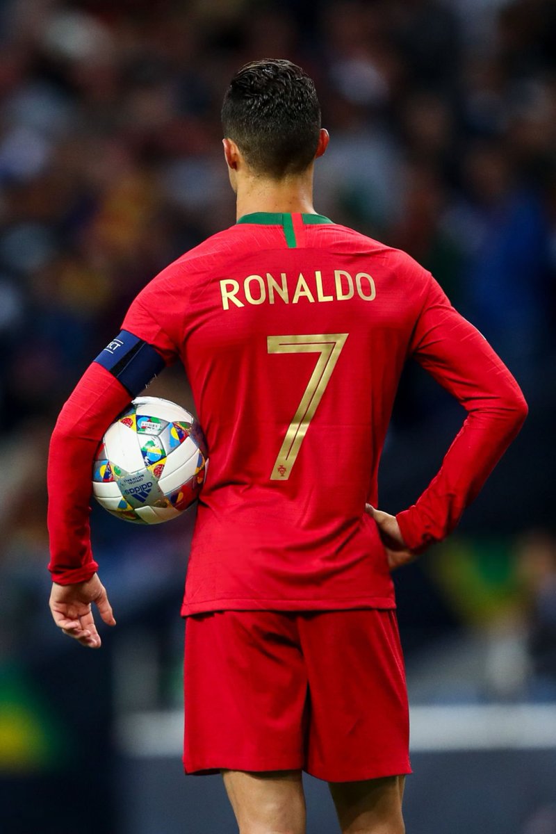 KDCGlobal_'s tweet photo. NO PLAYER HAS OUTSCORED RONALDO SINCE HE BECAME A FULLTIME FORWARD!

At the beginning of his career, he played over 320 games as a midfielder and was not primarily a goal scorer---but when he decided to start scoring... NO ONE COULD TOUCH HIM! 🐐👑 https://t.co/xghdiH5VhL