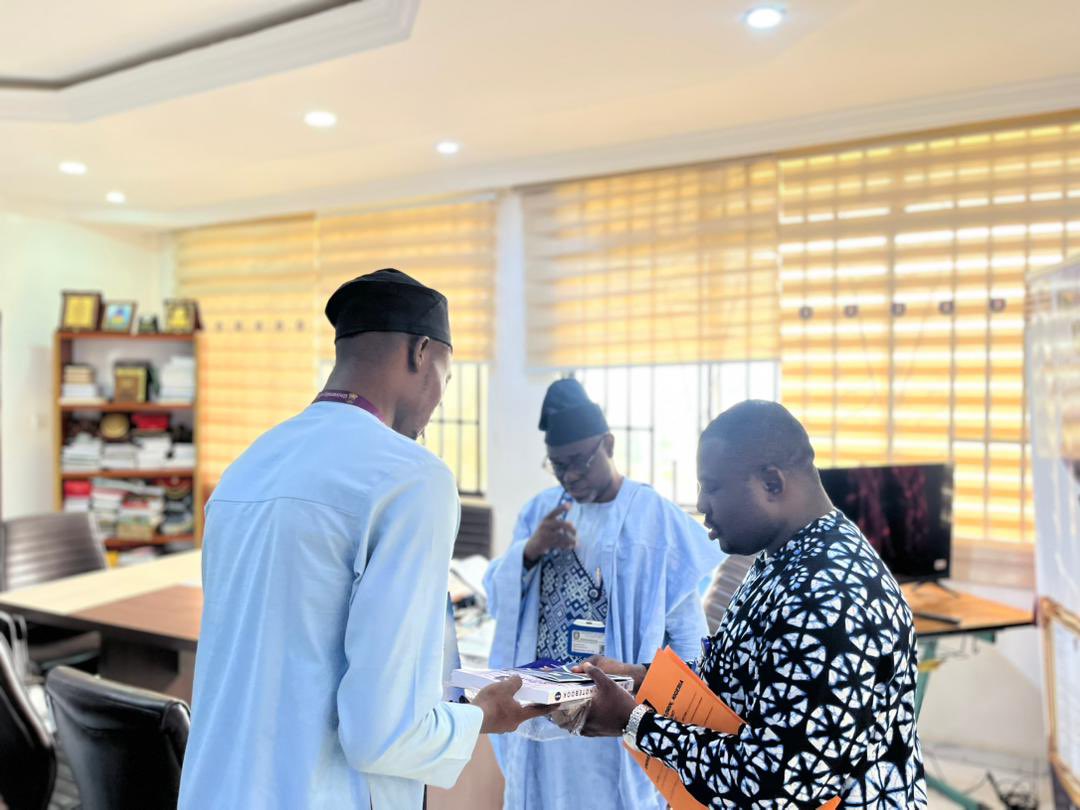 UilStudentUnion's tweet photo. In a gesture of gratitude, the Union ably led by the President @AdelumolaJnr alongside the Dean, Students’ Affairs Unit, Dr. M.A. Akanmu presented branded gift items to our distinguished Vice Chancellor, Professor Wahab Olasupo Egbewole SAN today, a mark of our unwavering commitment to the growth project of our University community.

#TheNewDawnAdministration
