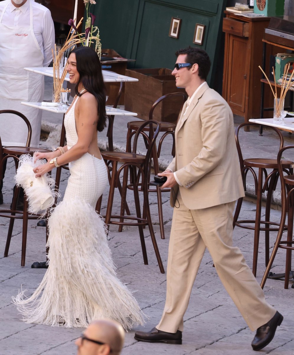 lipapictures's tweet photo. dua lipa and callum turner at their wedding’s cocktail reception, THEY’RE THE HOTTEST https://t.co/fg4AP6s2oU