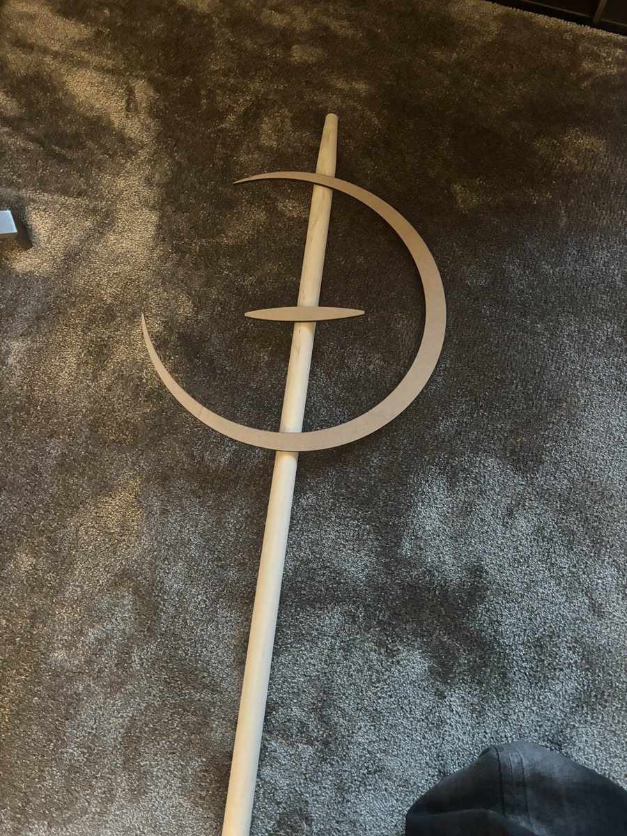 deduesday1's tweet photo. Miquella's rune for my cosplay is in the making☺️ I also bought golden spraypaint. Now I only have to 3d print the headpiece, spraypaint it and make the dress with golden lace https://t.co/3WBOQOsnvq