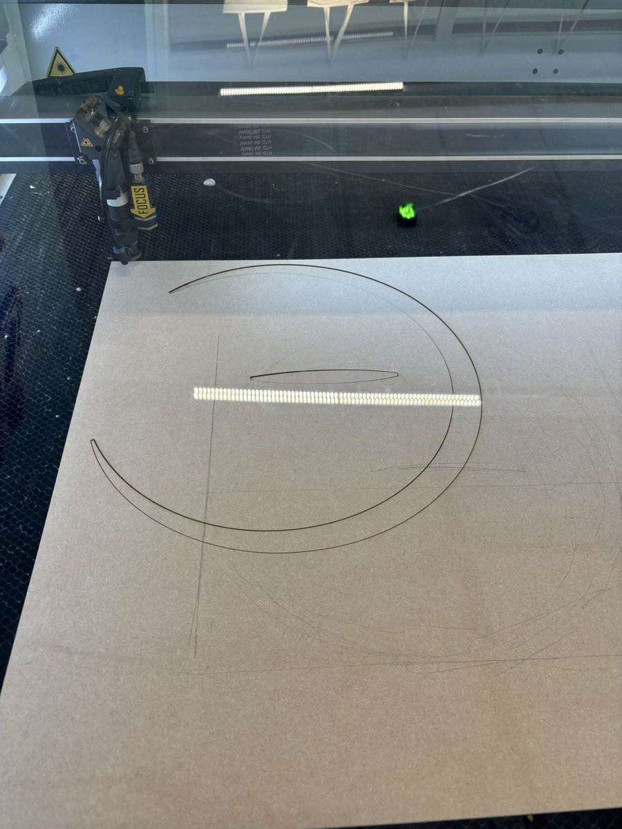 deduesday1's tweet photo. Miquella's rune for my cosplay is in the making☺️ I also bought golden spraypaint. Now I only have to 3d print the headpiece, spraypaint it and make the dress with golden lace https://t.co/3WBOQOsnvq