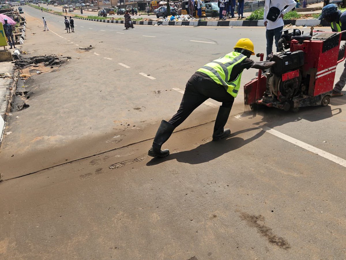 sfojoemmanuela's tweet photo. Reconstruction and rehabilitation works have commenced on failed sections of the Adatan–Car Wash Road in Abeokuta as part of our continued commitment to improving road infrastructure and enhancing the motoring experience of residents.

The intervention covers the Car Wash–Moore Junction corridor, where contractors are currently undertaking the reconstruction of the bad portions of the road to restore durability, improve traffic flow, and ensure safer movement for motorists and other road users.

We appreciate the patience, cooperation, and understanding of residents and commuters during the construction period and assure them that every effort is being made to ensure the timely completion of the project for the benefit of all.