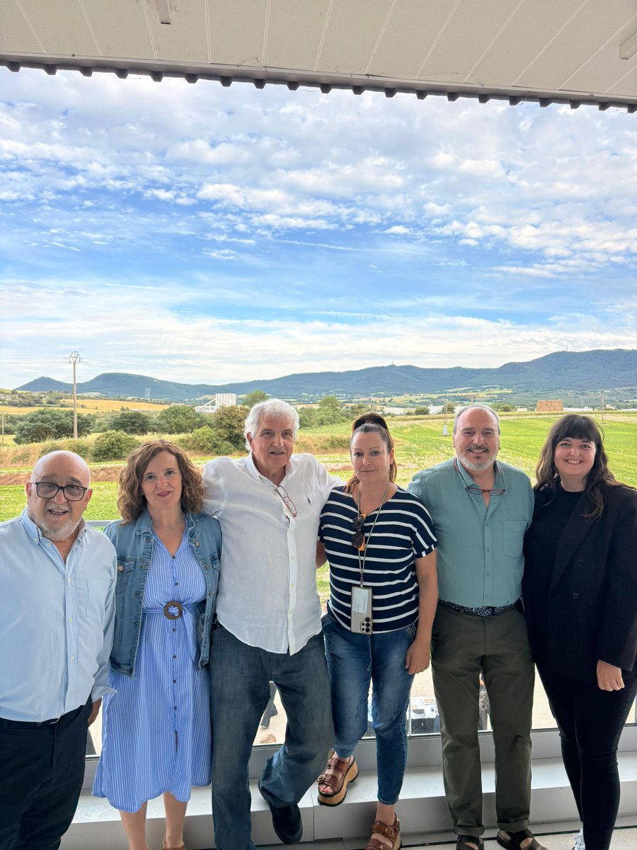 PPalaveses's tweet photo. 👏El centro social de Villodas es ya una realidad.

El presidente Miguel Ángel Monreal inaugura un espacio demandado y que hace pueblo. Y nada nos puede gustar más.

📸 @AnaSalazarPP, Ana Ortiz de Urbina, Sara López de Torre con el Pte. y miembros Junta Administrativa de Villodas https://t.co/nVANyi2oQX