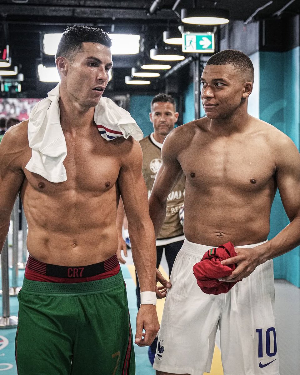 centregoals's tweet photo. 🚨🚨🎙️| Kylian Mbappé on dream World Cup opponents:

"The player I dream of facing at the World Cup is Cristiano Ronaldo, because I think it will be his last." ❤️ https://t.co/ia7cJwAeUi