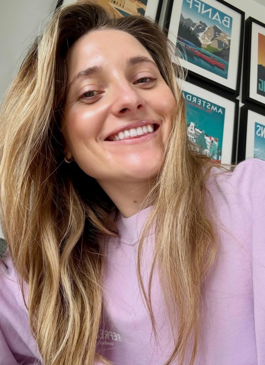 Michell01671421's tweet photo. ✨ Just a happy little moment captured ✨
Feeling grateful, glowing, and fully embracing this chapter. Life’s been full of growth, travel dreams on the walls, and simple joys like these cozy afternoons. 
#SelfLove #GratefulHeart #GoldenHourVibes #EverydayJoy https://t.co/y8YzwE6i3b
