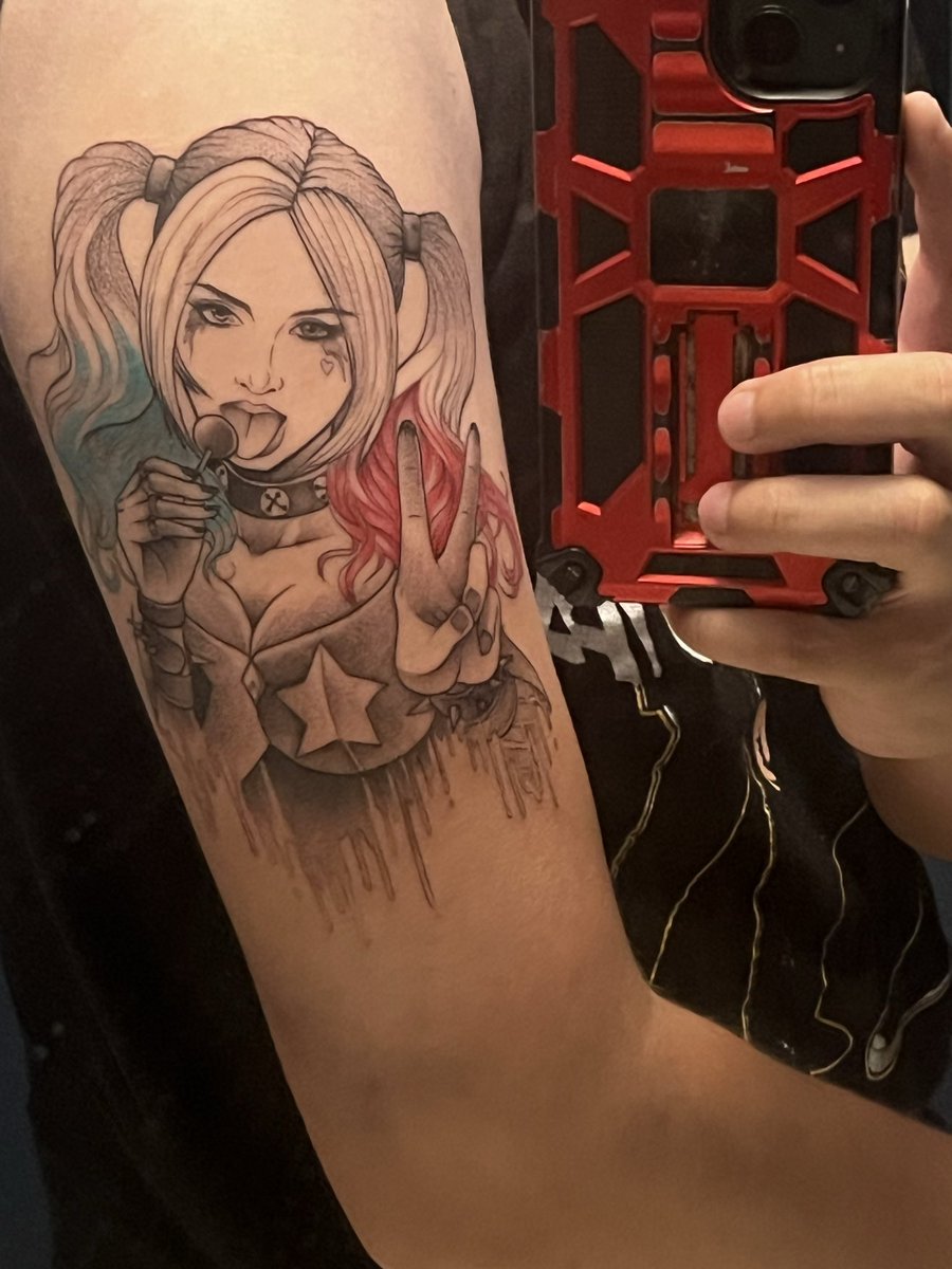 sailorjupiterF5's tweet photo. It’s been a great week and I just got my tattoo yesterday. Also, the art on the right is by @MelMelifera #Harleyquinn #tattoo https://t.co/Eo5wJOCAer