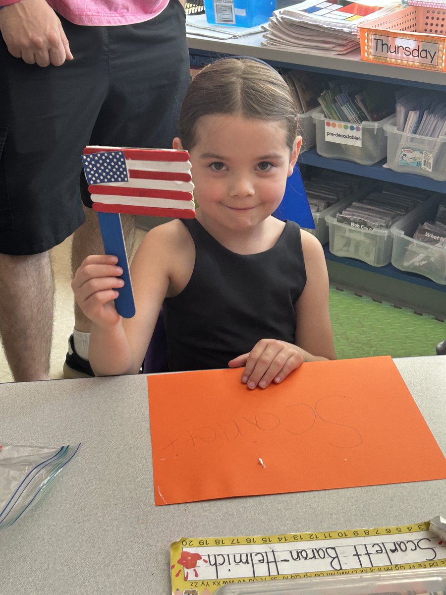 MECSDSpartans's tweet photo. 🇺🇸 There's nothing better than collaboration across grade levels! 

Students from Mrs. Erb’s class teamed up with kindergarteners in Amanda Padrazo's class for a special Flag Day activity. The experience helps HS students develop leadership, planning, and public speaking skills. https://t.co/YZTj0XKqmQ