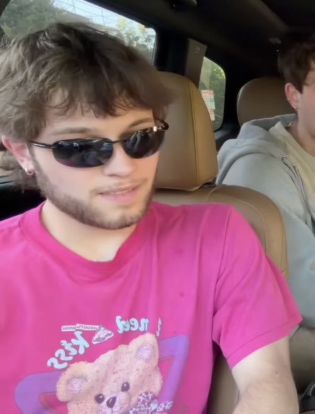 hrtsformatt's tweet photo. @mattluvbot YES PLEASEEEE WE NEED IT BACK !!! https://t.co/CytVksuxv1