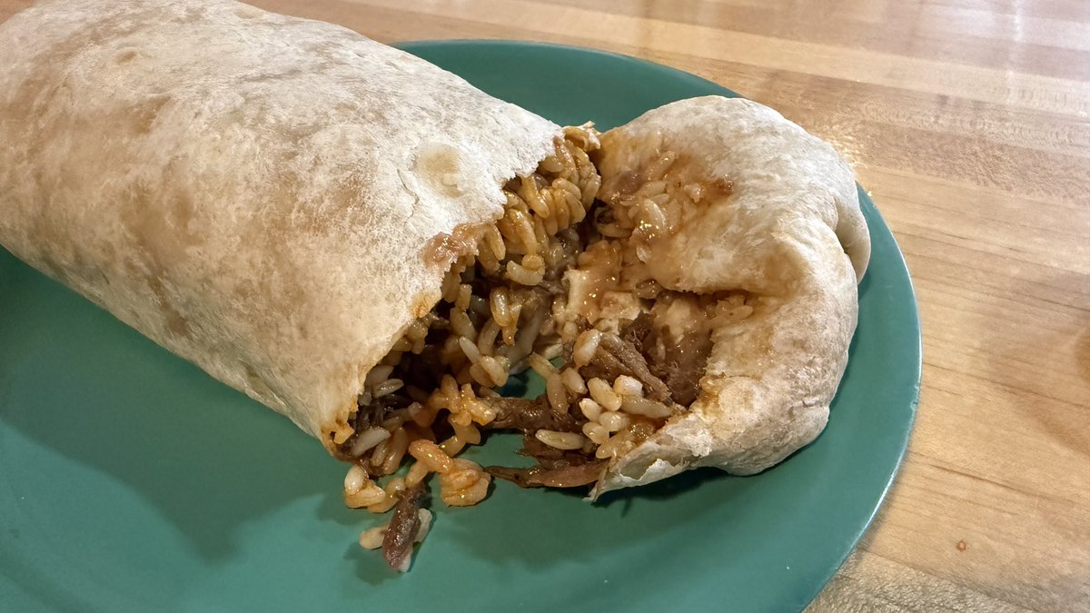 GreatChefBoxing's tweet photo. Incredible 🌯 spot near me!

Grilled carne asada + ELITE salsas  — tomatillo, smoked chipotle + mild pico de gallo!

🔥🔥🔥🔥🔥🔥 https://t.co/Ure7jpsT0w