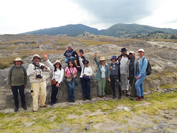 TumbacoDiverso's tweet photo. #QuéChévere 
Chuspiyacu: una caminata entre montañas, agua y memoria comunitaria
Esta actividad organizada por Memoriosos de Tumbaco, fue una invitación a reconectarse con la naturaleza, valorar el trabajo de la gente del valle y descubrir las historias, saberes y formas de vida. https://t.co/UNvuZEANie
