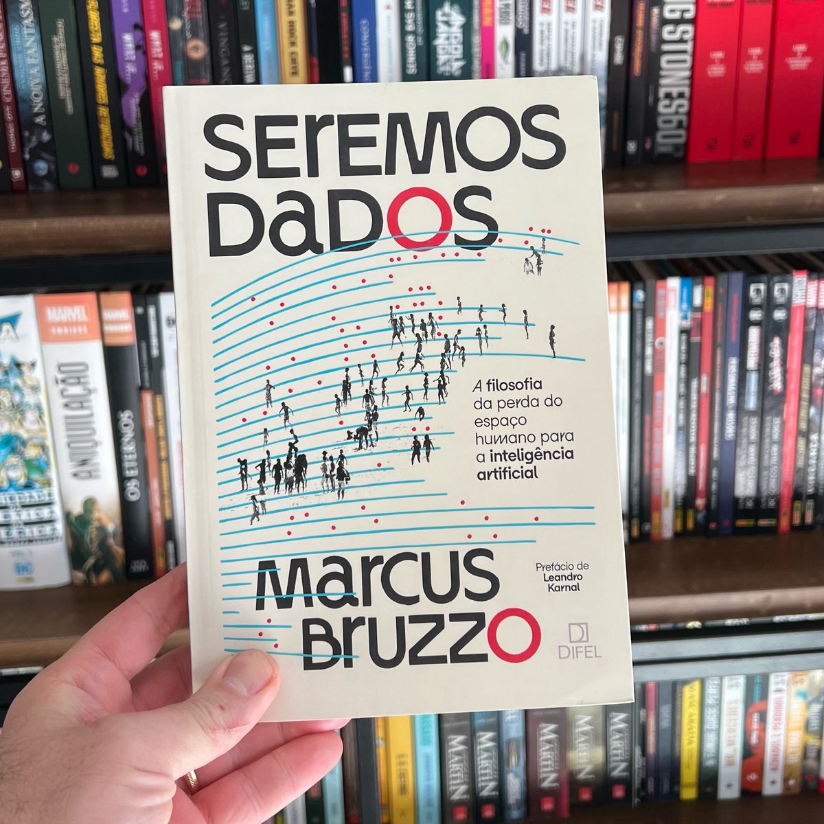 oclubequadrinho's tweet photo. A IA não é só uma ferramenta, é um concorrente. @marcusbruzzo mostra como estamos cedendo criatividade, decisões e agência a algoritmos. A máquina recicla o passado, mas sonhar o impossível ainda é só nosso. Leitura urgente. https://t.co/b5s4bsD9ix