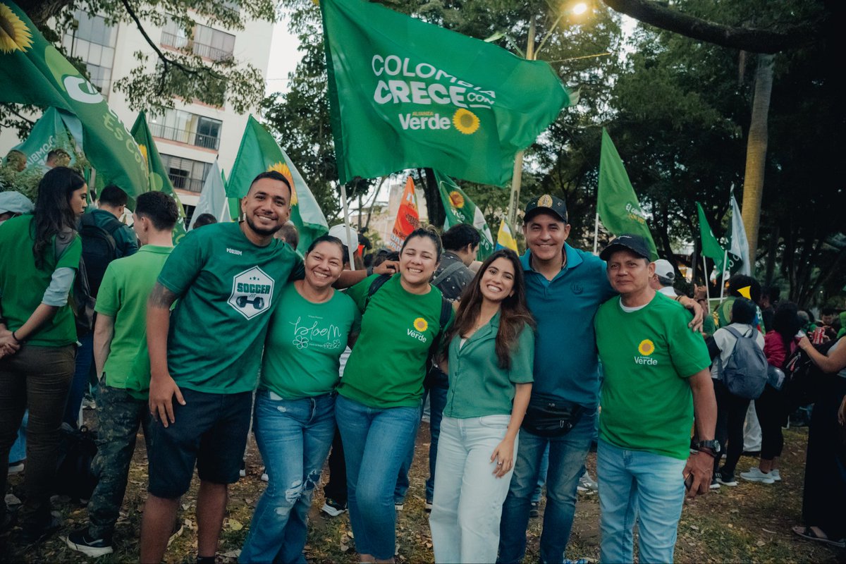 MIMORENOS's tweet photo. Nuestra remontada Verde 💚 desde la Alegria, los argumentos, la cultura.  Tuvimos un encuentro con expresiones ciudadanas, porque entendemos que la esperanza es la fuerza que nos une.

Seguiremos trabajando desde el corazón, defendiendo la vida, la justicia social, el cuidado de la naturaleza y la dignidad de quienes más lo necesitan.

No caminamos desde el miedo. Caminamos desde la esperanza. 
Esperanza de un país donde toda vida es sagrada, que abraza la diversidad y que entiende que el verdadero progreso se mide por la dignidad de nuestra gente.

#Melajuegoporlavida 🫰🏽💚