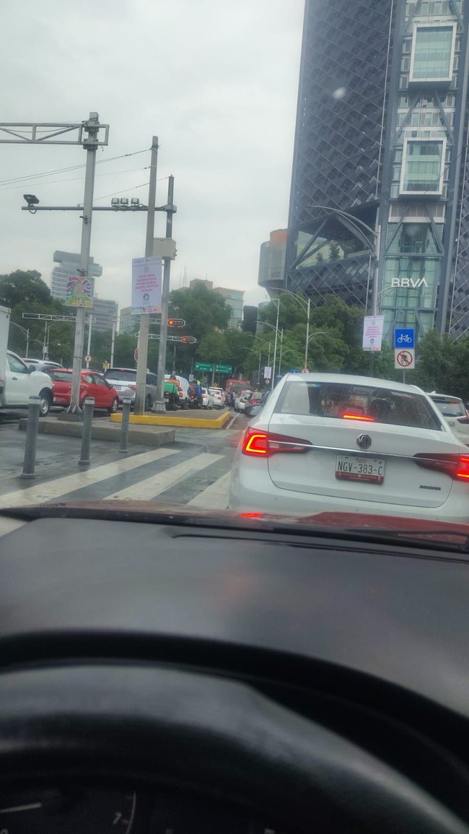 MonitoresMultim's tweet photo. 🔊Circulación completamente detenida en paseo de la Reforma manifestantes del la #CNTE. 
➡️Utilice vías alternas. https://t.co/g4s2CT7YAb