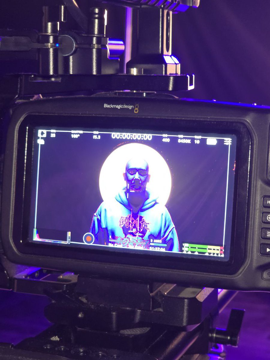 TaoretaUK's tweet photo. A few moments from the making of MICROPHONE CHECK γγ€γ―γγ§γγ― π€β£
β£
03.07.26 πΆβ£
β£
#taoretauk #microphonecheck #newmusic #γγ€γ―γγ§γγ― #experimentalmusic https://t.co/sZYf6479Vx