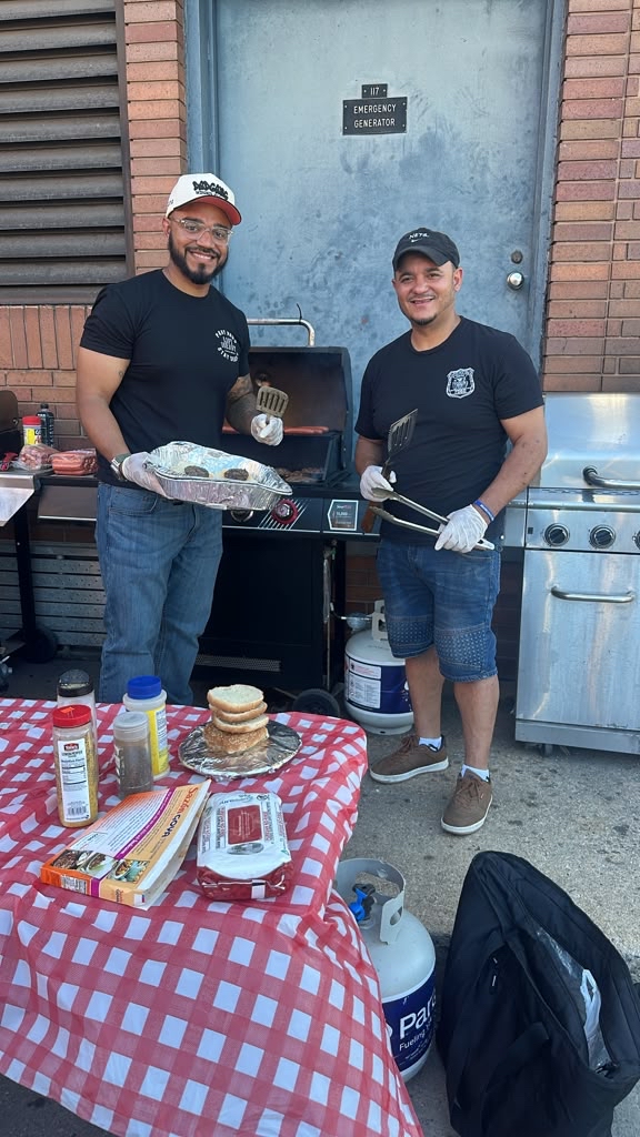NYPD43Pct's tweet photo. 43rd Pct Community Council 1st community barbecue at the 43rd pct had a great turnout. Thanks to all the officers and volunteers who helped make this happen 👍🏽 https://t.co/r5RaA0ADs8