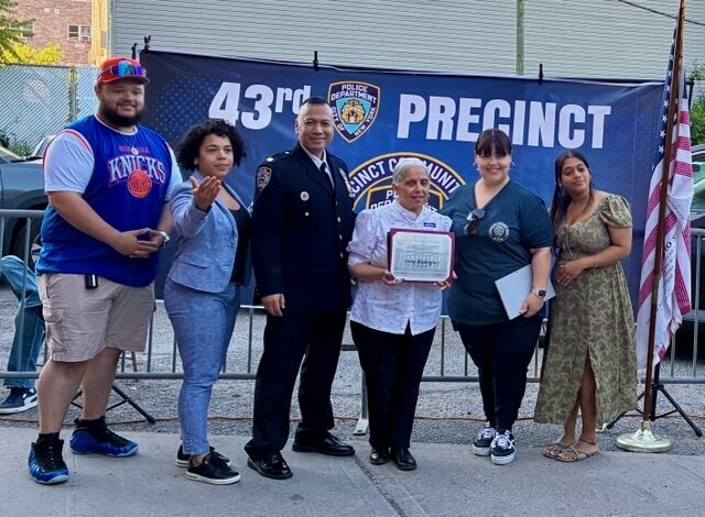 NYPD43Pct's tweet photo. 43rd Pct Community Council 1st community barbecue at the 43rd pct had a great turnout. Thanks to all the officers and volunteers who helped make this happen 👍🏽 https://t.co/r5RaA0ADs8