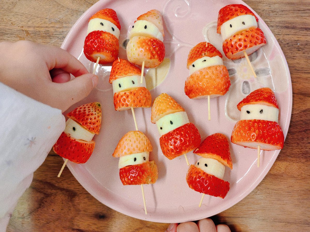 Pyza277967's tweet photo. Cooking with my little chef  Making DIY fruit skewers = fun + messy moments + yummy treats! Best weekend plan ever! https://t.co/CL3yOAncw4