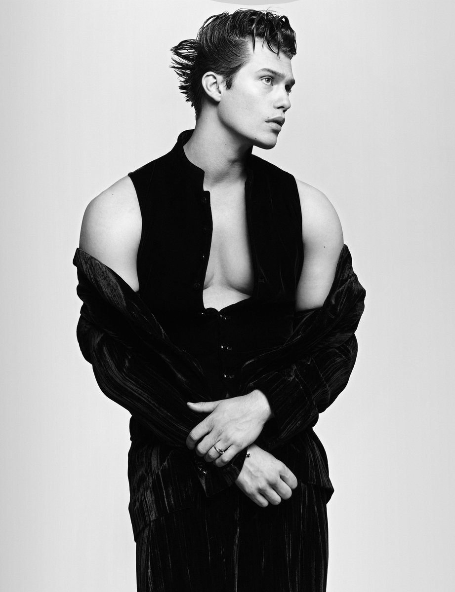 FilmUpdates's tweet photo. Nicholas Galitzine will star as Hoyt Richards, one of the world’s first male supermodels whose successful career masked his secret involvement in a cult.

Gus Van Sant will direct the film, set to go into production next year. https://t.co/woaHlG9aEq