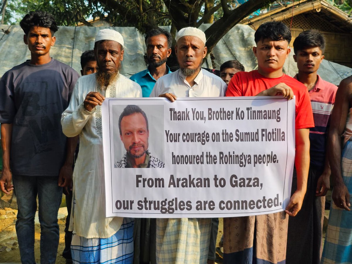 youthfularfat's tweet photo. Today, Rohingya refugees in Bangladesh held a banner, sending heartfelt message to #Rohingya activist, 𝗞𝗼 𝗧𝗶𝗻𝗠𝗮𝘂𝗻𝗴 for joining the 𝗚𝗹𝗼𝗯𝗮𝗹 𝗦𝘂𝗺𝘂𝗱 𝗙𝗹𝗼𝘁𝗶𝗹𝗹𝗮 and standing with the Palestinian people after his release from Israeli detention. https://t.co/3nbUCiUNZW
