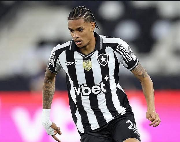 EspacoTricolor_'s tweet photo. 🚨 São Paulo e Botafogo discutem uma possível troca envolvendo Nahuel Ferraresi e Newton.

O clube carioca prefere uma negociação em definitivo, enquanto o Tricolor avalia utilizar o zagueiro como parte da operação.

Ferraresi está emprestado ao São Paulo até dezembro e possui opção de compra fixada em cerca de € 6 milhões.

👀 Conversas em andamento.

@valentinfurlan_