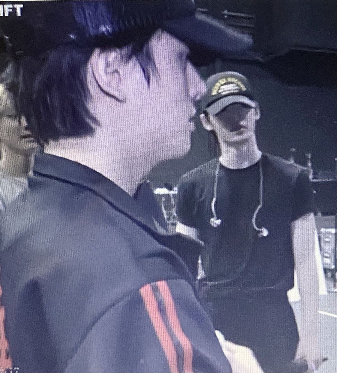 jakexmist's tweet photo. คุยกันมาครบ 1 ปีแล้ว เราเป็นอะไรกันครับ https://t.co/MTlUBSAcsI