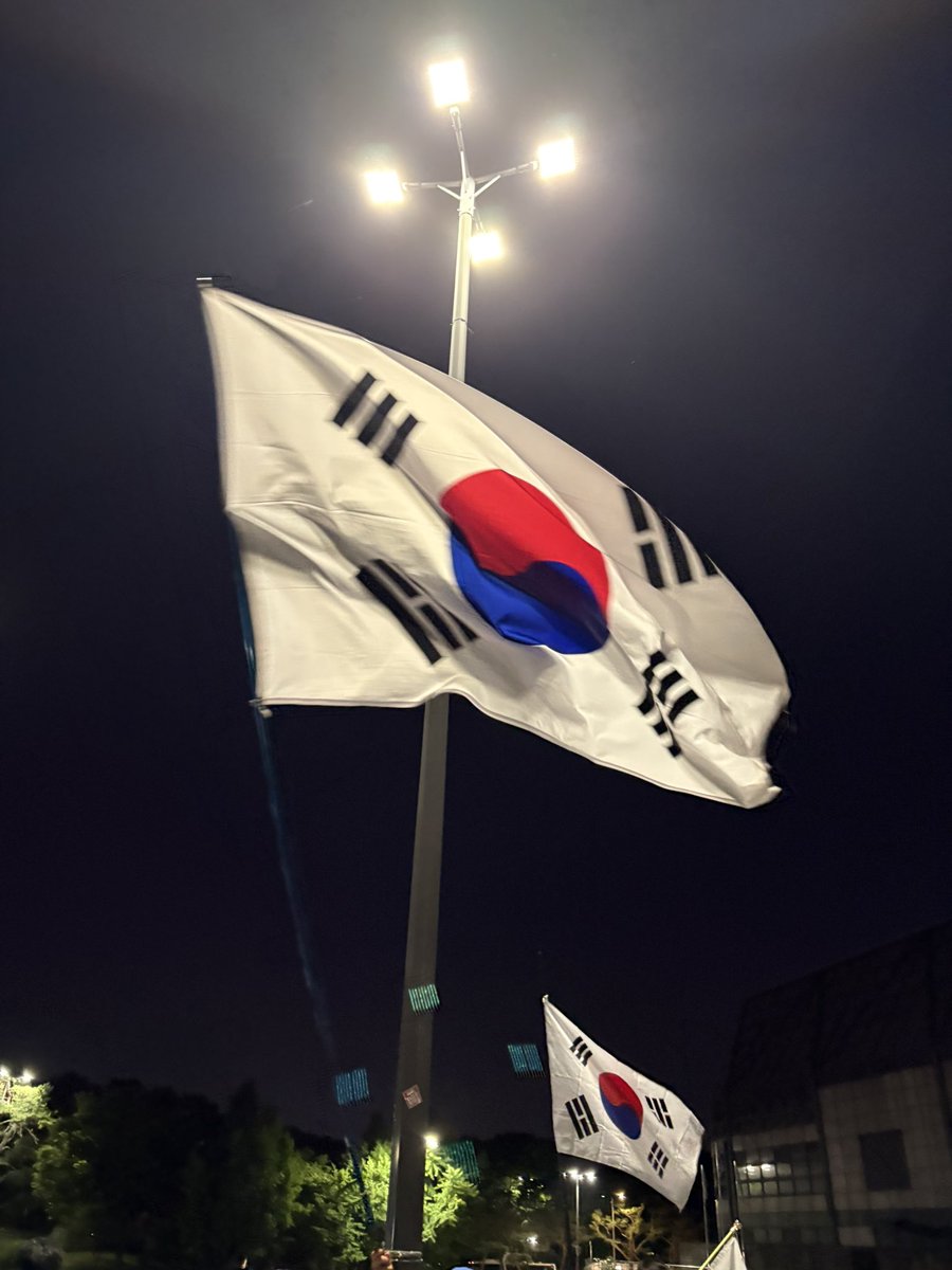 rhfuwkd66's tweet photo. @MAGAGuardian 놓치지 않겠습니다! https://t.co/9dJZAPjVzY