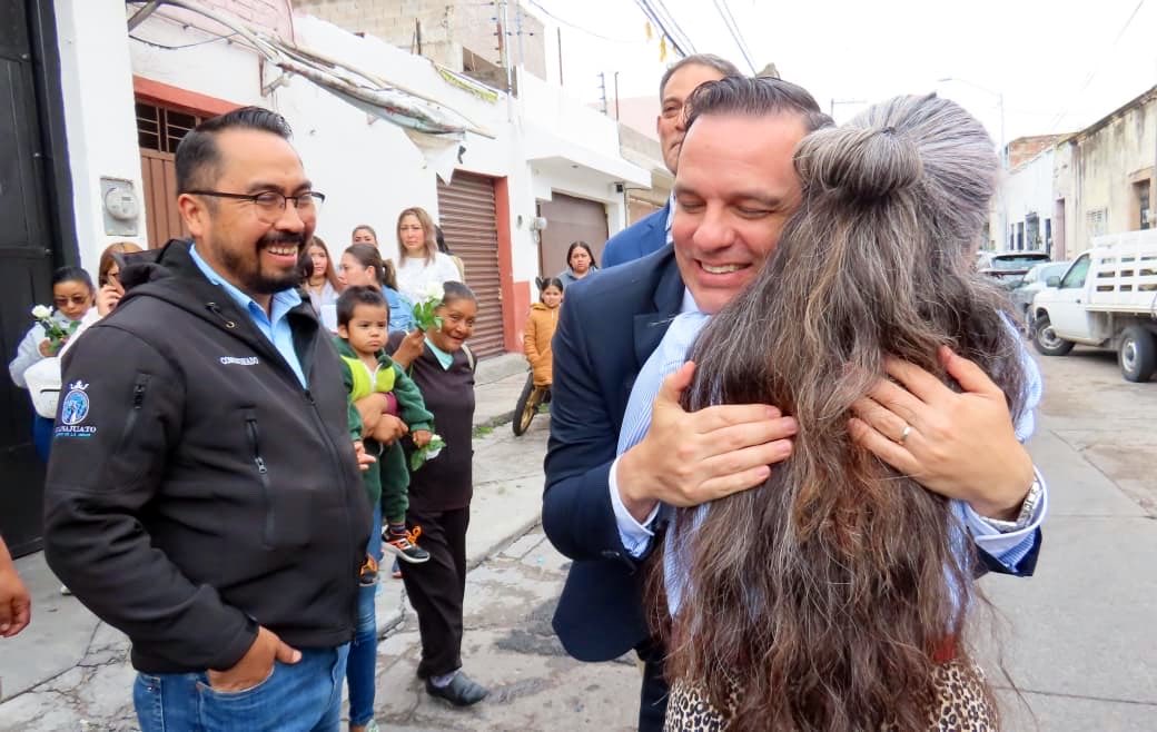 jorgelona1's tweet photo. Una mañana de esperanza, compromiso y memoria, en la inauguración de las oficinas de Girasoles Encontrados, que además ya se han constituido legalmente como asociación civil, muestra de la madurez y fuerza de las madres y familias buscadoras.
Su valentía y ejemplo nos inspiran y comprometen. Desde el @gobgente las respaldamos con asesoría y acompañamiento, porque cada persona desaparecida es prioridad y todas las familias merecen verdad, justicia y paz. ¡Por ellas trabajamos en equipo!