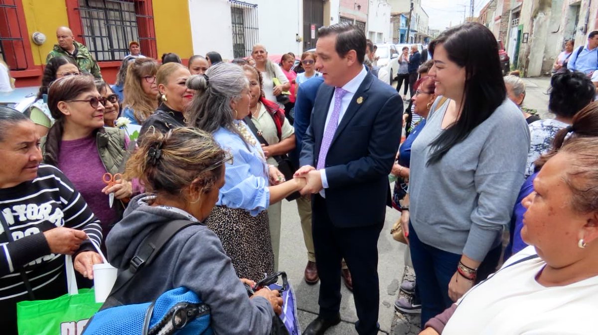 jorgelona1's tweet photo. Una mañana de esperanza, compromiso y memoria, en la inauguración de las oficinas de Girasoles Encontrados, que además ya se han constituido legalmente como asociación civil, muestra de la madurez y fuerza de las madres y familias buscadoras.
Su valentía y ejemplo nos inspiran y comprometen. Desde el @gobgente las respaldamos con asesoría y acompañamiento, porque cada persona desaparecida es prioridad y todas las familias merecen verdad, justicia y paz. ¡Por ellas trabajamos en equipo!