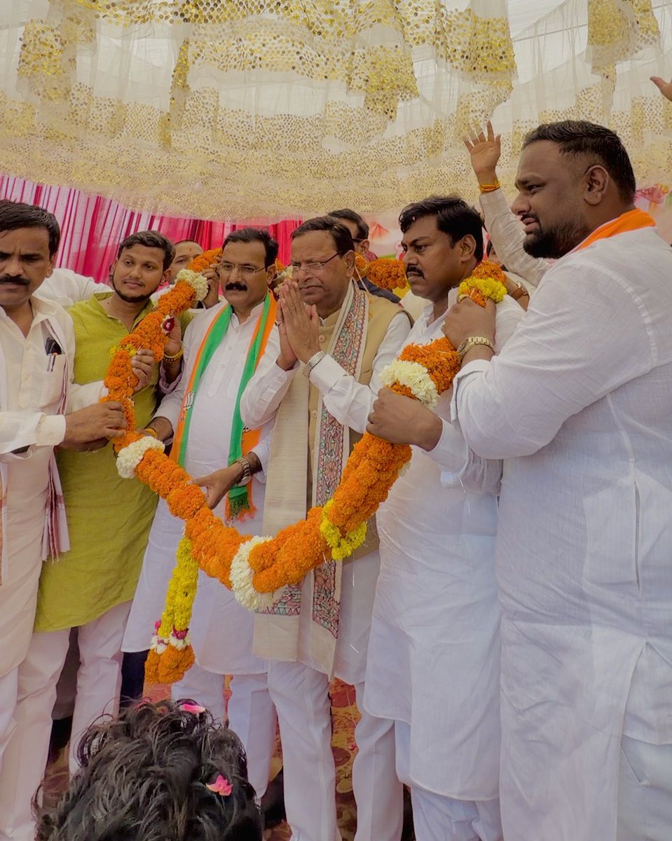 shrishchBJP's tweet photo. तथागत भगवान गौतम बुद्ध की पावन धरती, (सिद्धार्थनगर) में प्रथम आगमन पर पकड़ी चौराहा पर भारतीय जनता पार्टी उत्तर प्रदेश के यशस्वी प्रदेश अध्यक्ष आदरणीय श्री @mppchaudhary जी का स्वागत एवं अभिनंदन किया.!
@BJP4India @BJP4UP @idharampalsingh https://t.co/0FPQEL1oT7