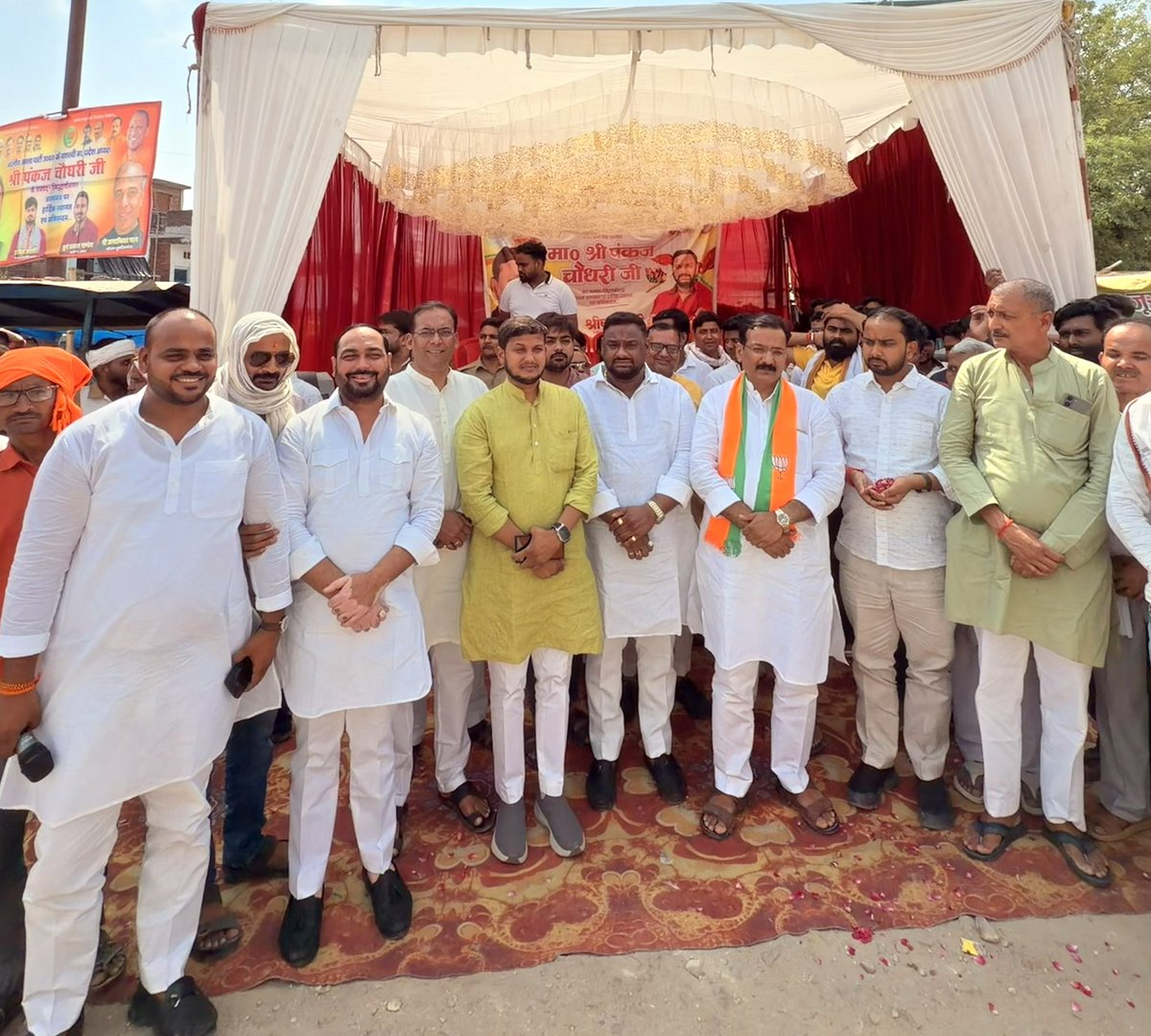 shrishchBJP's tweet photo. तथागत भगवान गौतम बुद्ध की पावन धरती, (सिद्धार्थनगर) में प्रथम आगमन पर पकड़ी चौराहा पर भारतीय जनता पार्टी उत्तर प्रदेश के यशस्वी प्रदेश अध्यक्ष आदरणीय श्री @mppchaudhary जी का स्वागत एवं अभिनंदन किया.!
@BJP4India @BJP4UP @idharampalsingh https://t.co/0FPQEL1oT7