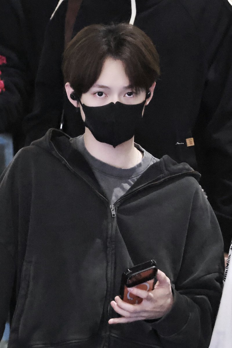 _Fleur1122's tweet photo. 260606 BKK🛫

#천러 #辰乐 #CHENLE #NCTDREAM https://t.co/Gt1vXBkG2Y