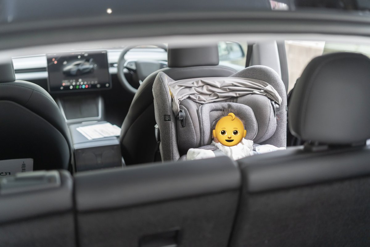 wjm_auto's tweet photo. しばらく投稿していませんでしたが、生きてます！
3月には社長賞を受賞、4月には第一子誕生、5月には身内との別れなど、慌ただしい数ヶ月でした。
※1枚目の写真は表彰会場からの眺め。畏れ多すぎる…。

子供も産まれたし2シーター車を買わなくては(錯乱) https://t.co/JlHroNydoy