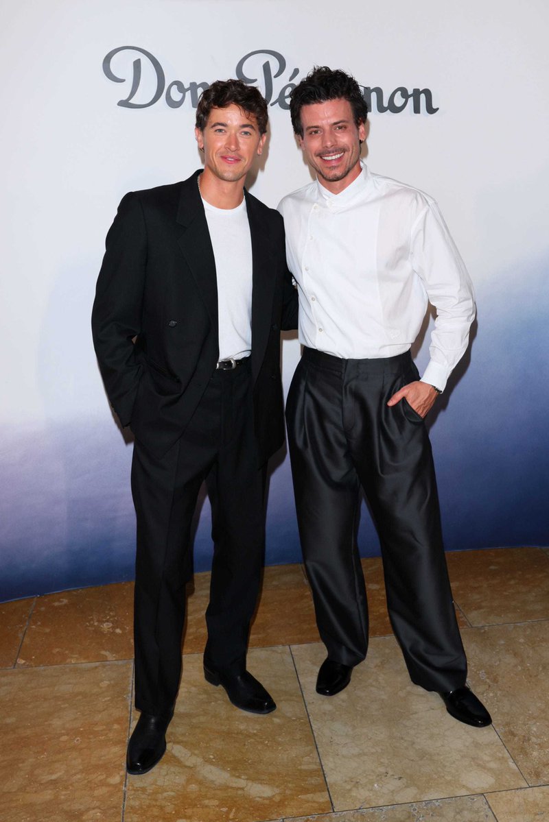 FrancoisANews's tweet photo. François Arnaud with Tom Blyth at a Dom Pérignon event at the Guggenheim Museum Bilbao yesterday https://t.co/WJqnfe2fzv