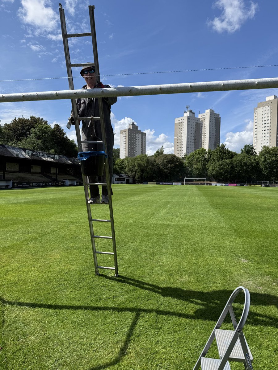 pollokfc's tweet photo. 🎨| PITCH IN FOR POLLOK 

Our ever-popular goalposts were spruced up today by Graham as we continue to get Newlandsfield ready for 26-27. 

Help support the works by pitching in for Pollok:

https://t.co/GlmiBhVllo https://t.co/zSu0VmyQcB