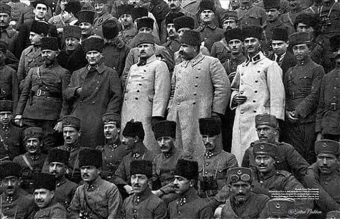 mftaydem2's tweet photo. @bengibaser @EmniyetGM @adalet_bakanlik #Kemalizm;
Türk’ün küllerinden doğma gerçeğidir, vatandır, bayraktır, kadın-erkek haklarıdır, bağımsızlıktır, akıldır, eğitimdir, bilimdir,

Türk olarak Türkçe düşünüp Türkçe yaşamaktır. 

Emperyalizmin, yerli işbirlikçilerinin, din ile aldatanların korkulu rüyasıdır!
#Kemalistim https://t.co/SmykuIRc3B
