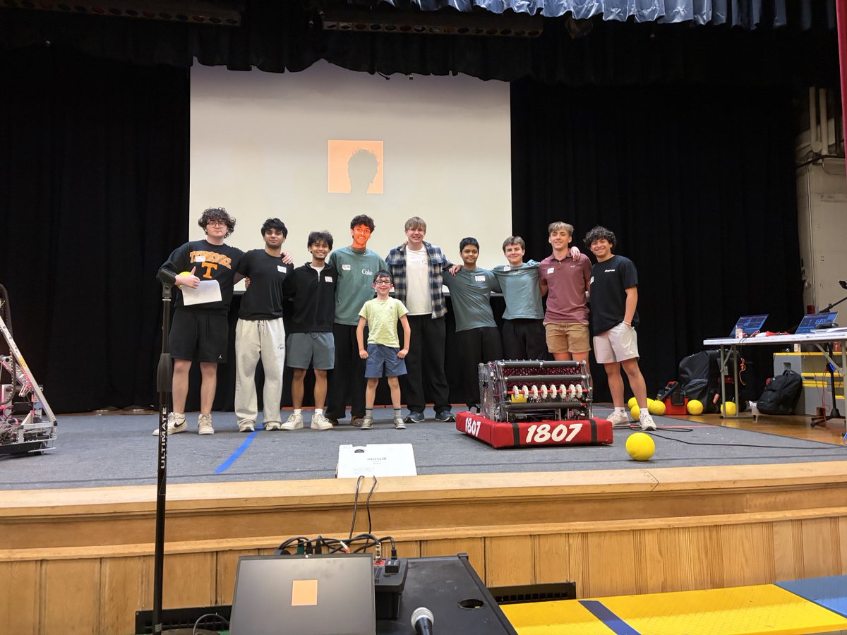 NewellES's tweet photo. AHS Robotics Team Visits NES 2nd Gr. Fun times!! https://t.co/p12KlRCN0W