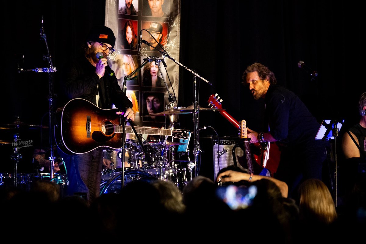 ConKings's tweet photo. Next stop on the con circuit for our @kingsofcon is @CreationEnt con in Boston. Here’s a pic from last year performing at SNS! Awesome photo by @kunerksterphoto !
#SPNBOS
@dicksp8jr @RobBenedict https://t.co/Za3pqJQdJl