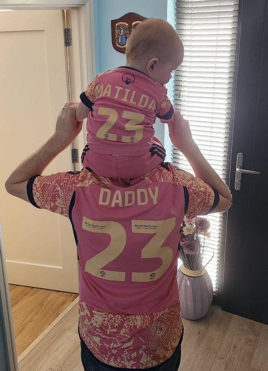 Markochief's tweet photo. @Lucy_LUFC It’s such a shame they don’t do it in age 3-4 I’d love it for my littlie she was born the day the released the away pink one https://t.co/kdQoXrsS0K
