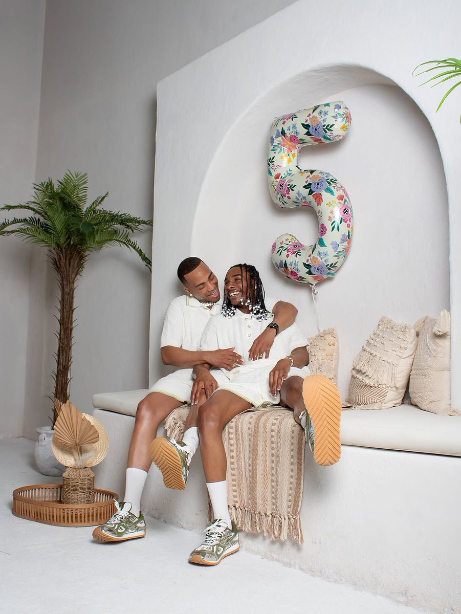 lgbtqnaija's tweet photo. Happy 5 years anniversary.🥂🥳🌈

#lgbtqnaija #rainbowlifestyle https://t.co/8At6g4c1QW