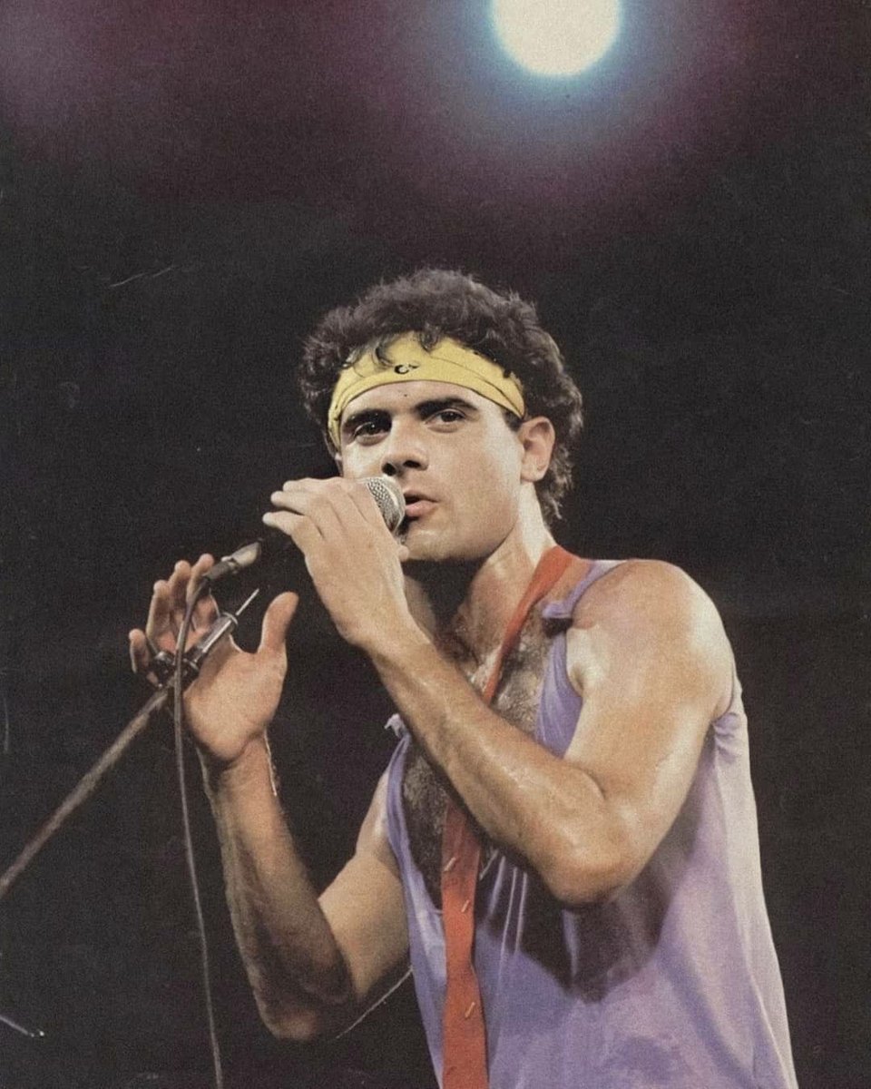 marinasenapress's tweet photo. No dia 10 de junho, acontece o 33º Prêmio BTG Pactual da Música Brasileira #33PMB, no Theatro Municipal do Rio de Janeiro. Na cerimônia, Marina Sena interpretará “O Nosso Amor a Gente Inventa (Estória Romântica)”, de Cazuza, com direção criativa de Nídia Aranha. https://t.co/dIaiQzDSM1