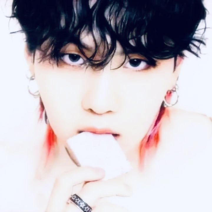 lau_kats's tweet photo. AU TAEGI (mini) 

Donde yoongi necesita atención constante de su Alfa. O donde taehyung está obsesionado con su lindo omega. 

#taegi #taegiau https://t.co/b0360f1sRl