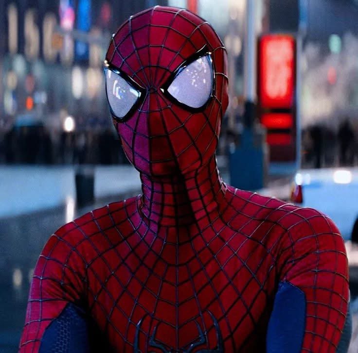 MCUSpideyShots's tweet photo. I don't know how to explain it but Tom's new suit is so clean that now Andrew's seems over-designed to me.

Maybe it has too many webs. https://t.co/6ecn7LrbLD