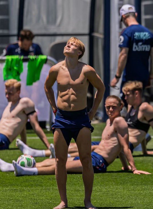 PolymarketSport's tweet photo. 🚨TRENDING: The Norwegian squad is trying to adapt to the heat in America 🥵 https://t.co/ChDnfWqEFw
